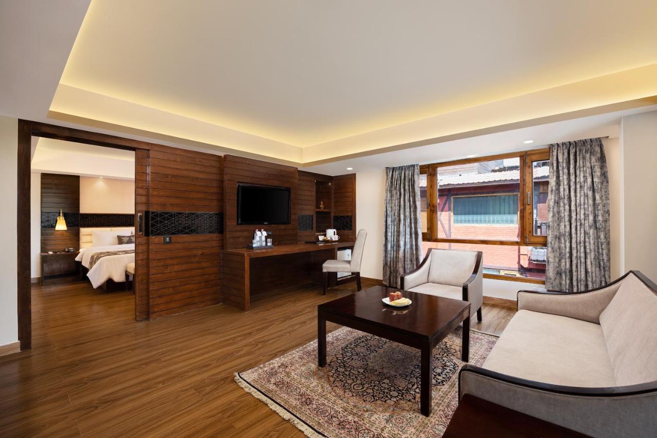 Golden Tulip Srinagar Hotell Eksteriør bilde