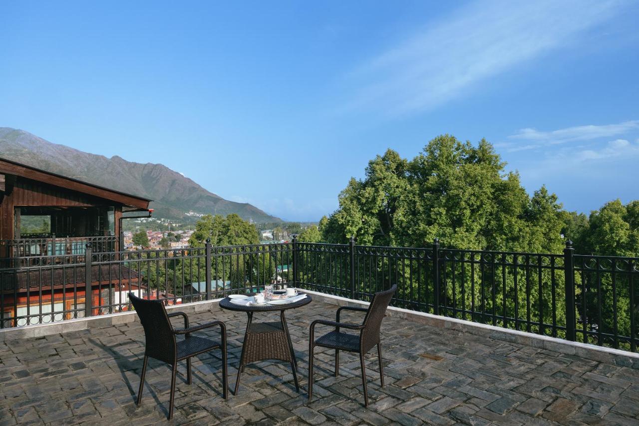 Golden Tulip Srinagar Hotell Eksteriør bilde