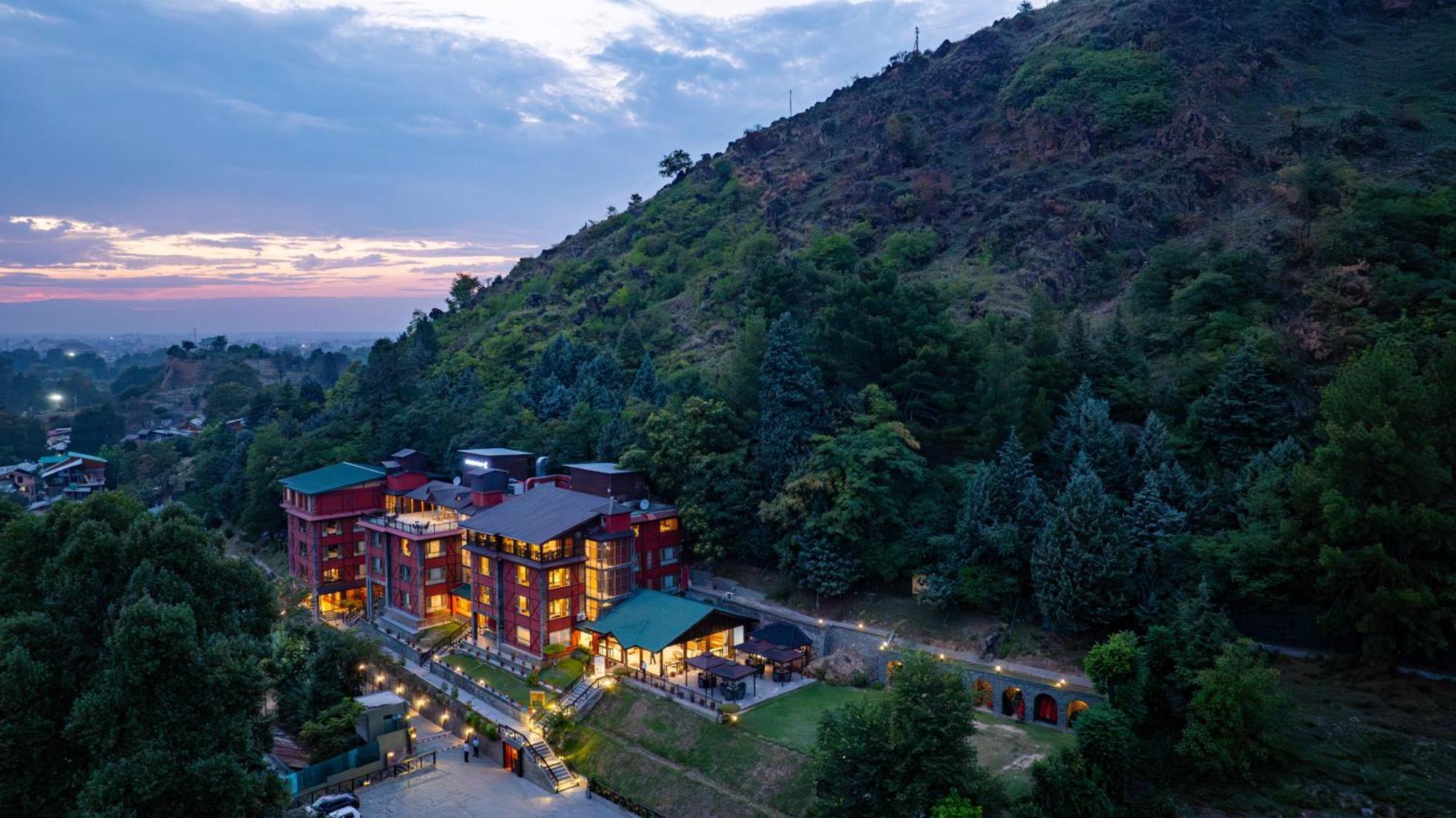 Golden Tulip Srinagar Hotell Eksteriør bilde