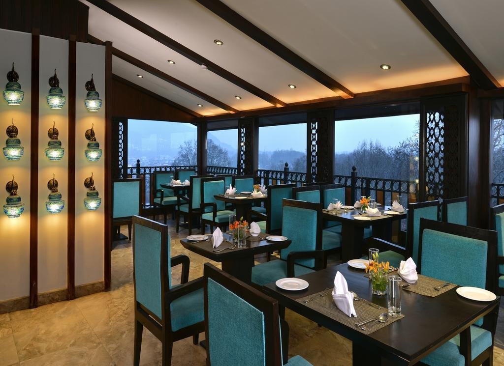 Golden Tulip Srinagar Hotell Eksteriør bilde