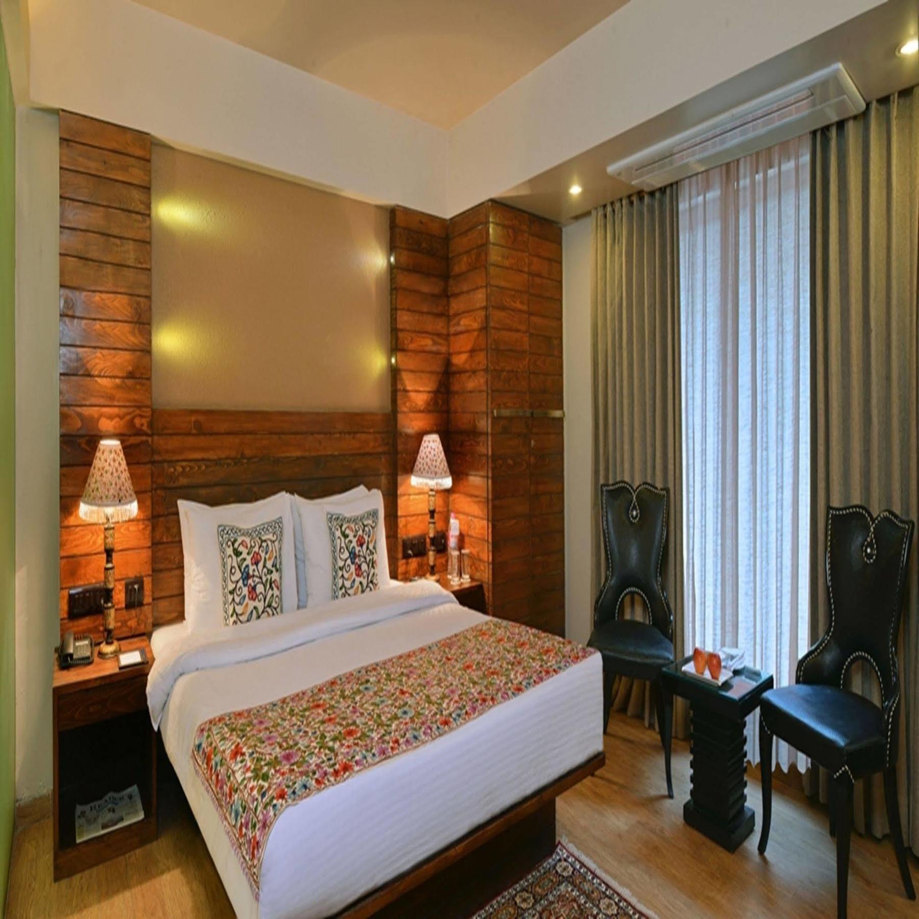 Golden Tulip Srinagar Hotell Eksteriør bilde