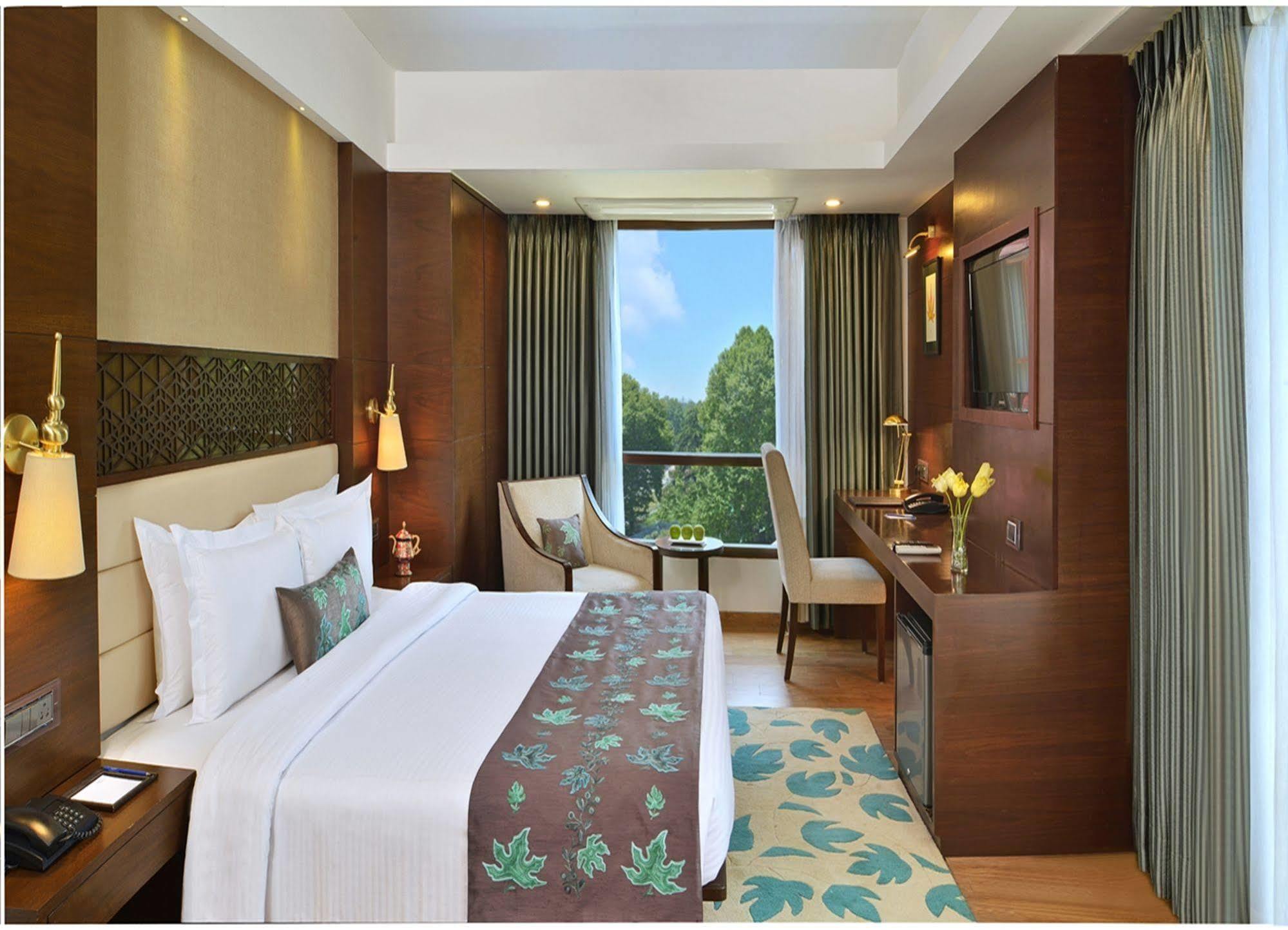 Golden Tulip Srinagar Hotell Eksteriør bilde