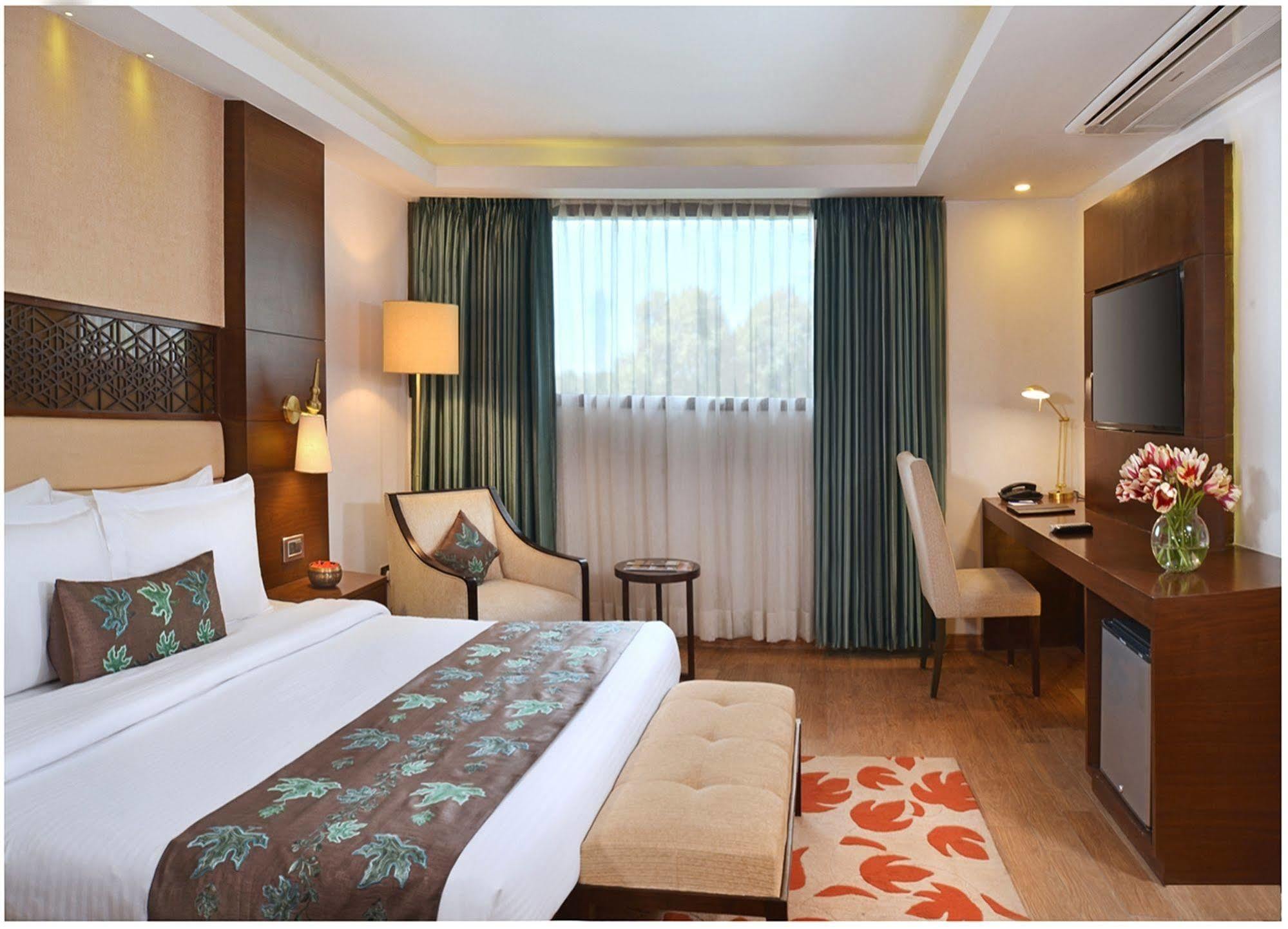 Golden Tulip Srinagar Hotell Eksteriør bilde