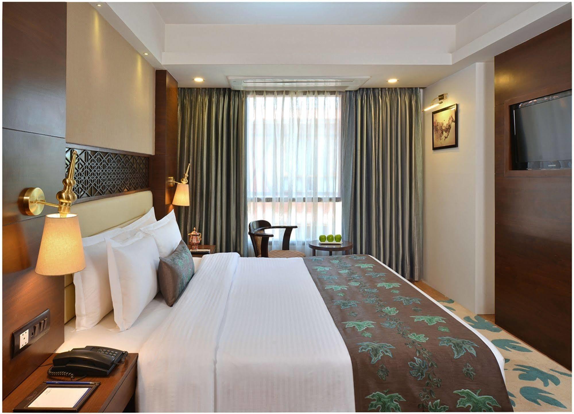 Golden Tulip Srinagar Hotell Eksteriør bilde