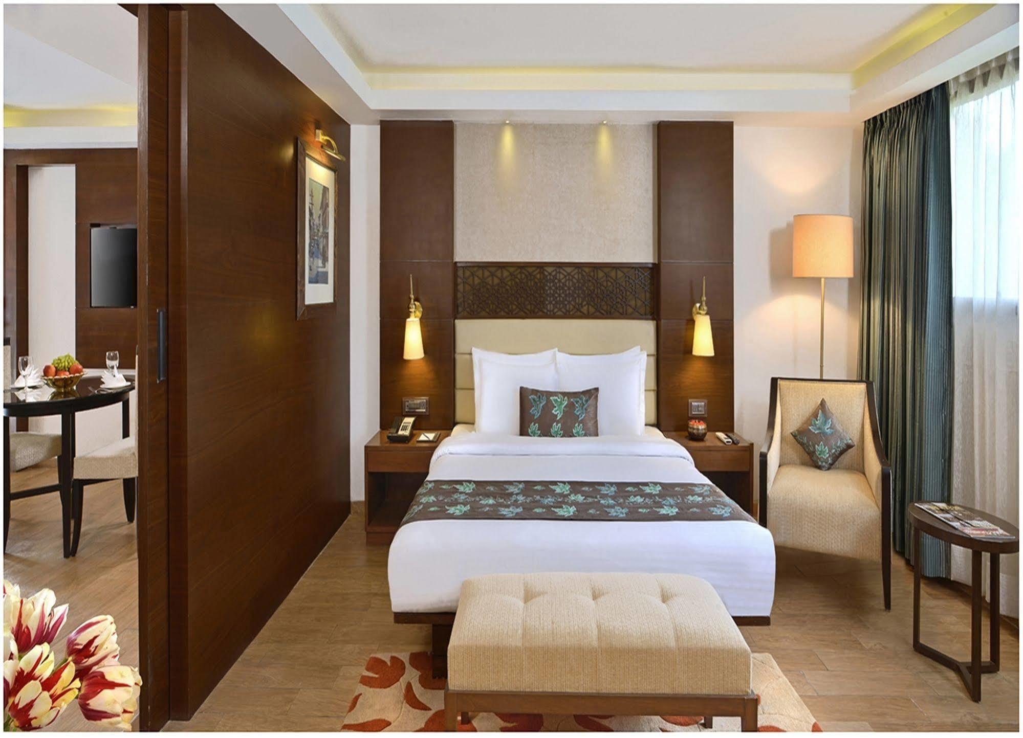 Golden Tulip Srinagar Hotell Eksteriør bilde