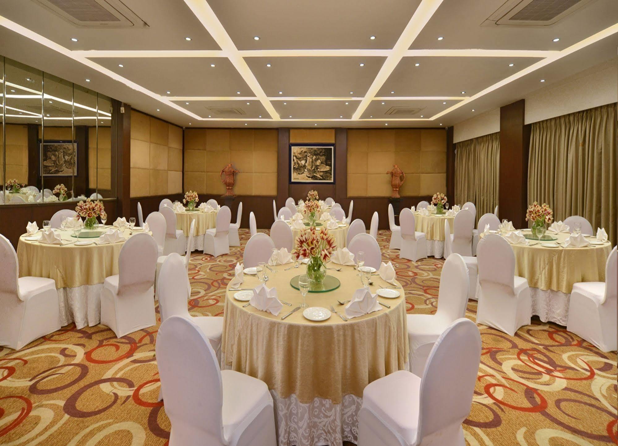 Golden Tulip Srinagar Hotell Eksteriør bilde