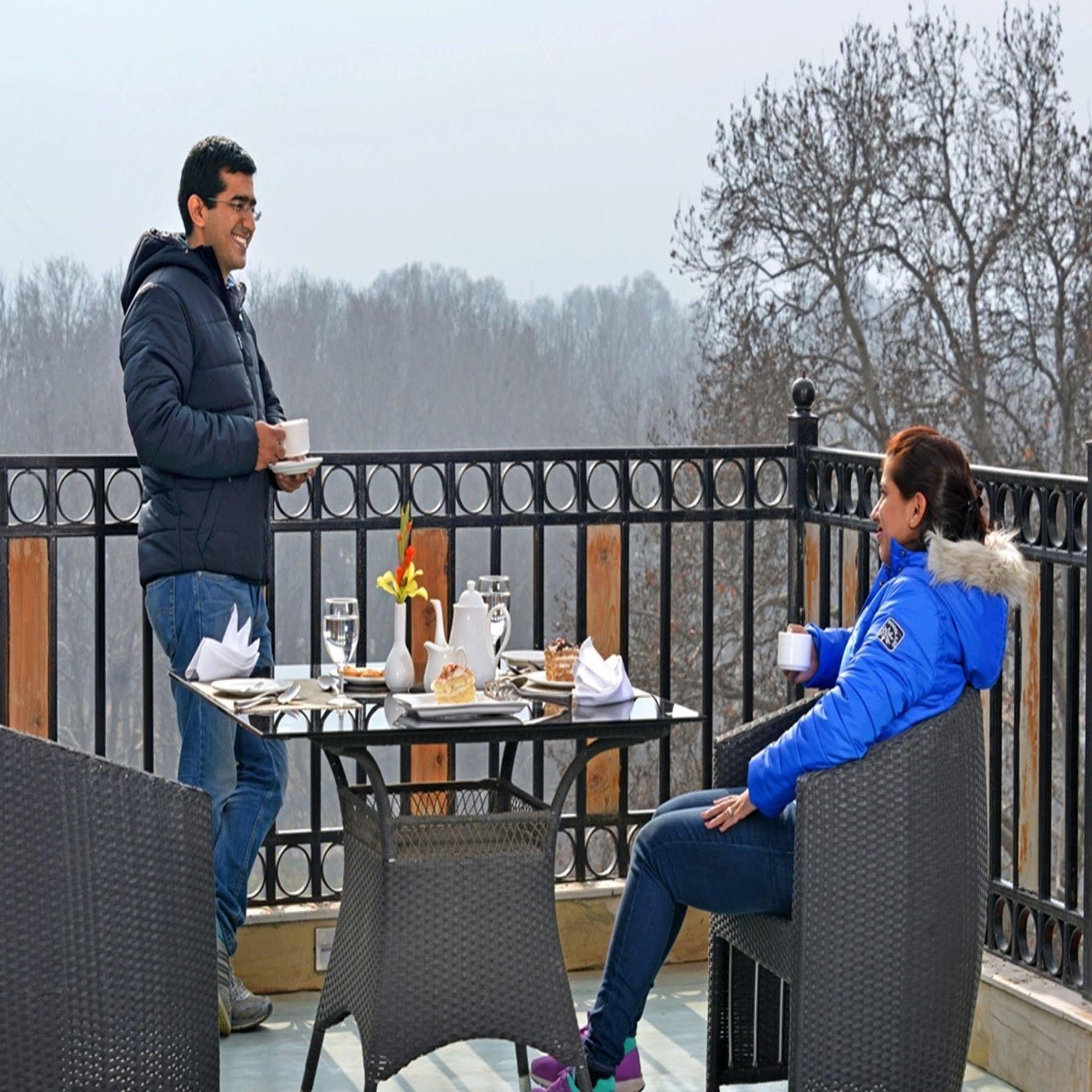 Golden Tulip Srinagar Hotell Eksteriør bilde